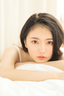 大巴车最后一排被大叔